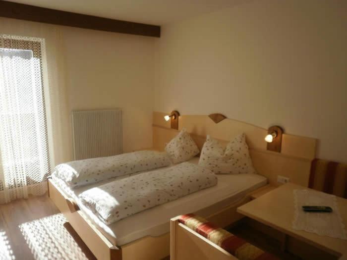 Bed and Breakfast Pension Tannenhof Latsch Zimmer foto